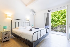3 habitaciones, tabla de planchar con plancha, wifi y ropa de cama