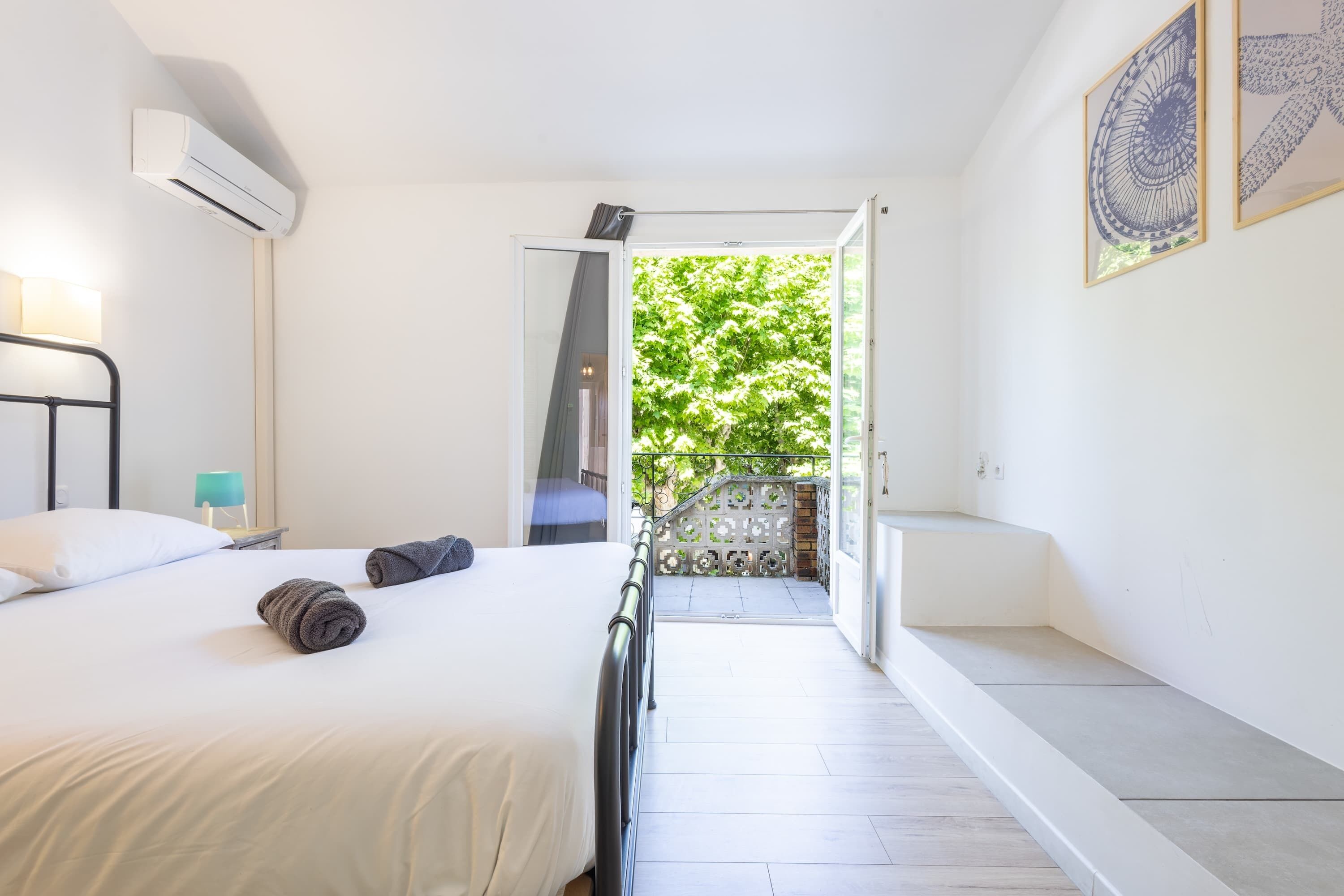 3 habitaciones, tabla de planchar con plancha, wifi y ropa de cama 
