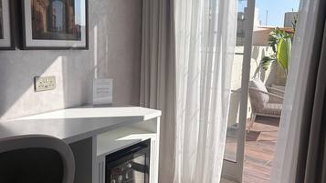 Studio Suite Deluxe | Bộ đồ giường cao cấp, nệm cao su hoạt tính (memory foam), minibar