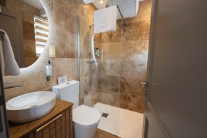 Deluxe Suite, Sea View | Bathroom - Palazzo De La Sengle Boutique Hotel (Senglea)