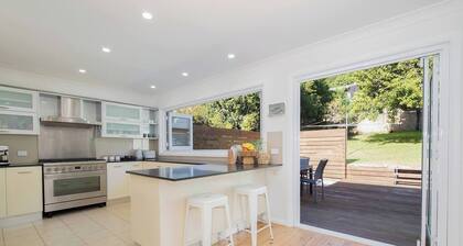 Serena Cottage Sunlit Escape by Woy Woy Bay Wharf