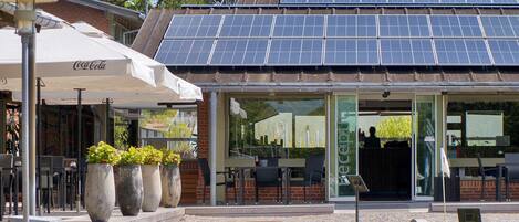 House | Outdoor dining