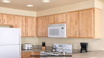 Micro-ondes, four, plaque de cuisson, lave-vaisselle