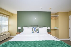 Standard Room | Desk, laptop workspace, iron/ironing board, free WiFi