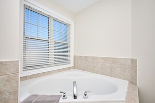 Luxury Double Room, 1 Queen Bed, City View | Desk, laptop workspace, iron/ironing board, free WiFi