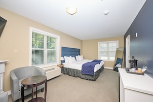 Twin Room, City View | Desk, laptop workspace, iron/ironing board, free WiFi