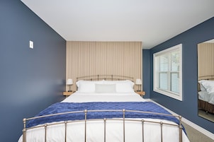 Luxury Room, 1 King Bed, City View | Desk, laptop workspace, iron/ironing board, free WiFi