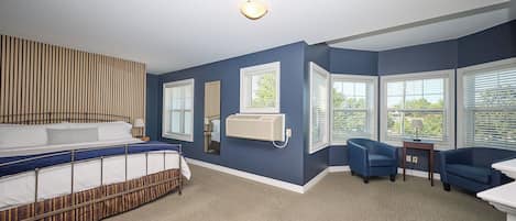 Lyxrum - 1 kingsize-säng - utsikt mot staden | Skrivbord, arbetsyta för laptop, strykjärn/strykbräda och gratis wi-fi