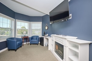 Luxury Room, 1 King Bed, City View | Desk, laptop workspace, iron/ironing board, free WiFi