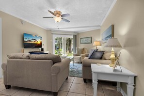 Condo, 1 King Bed with Sofa bed (Sand Dollar W-101) | Living area