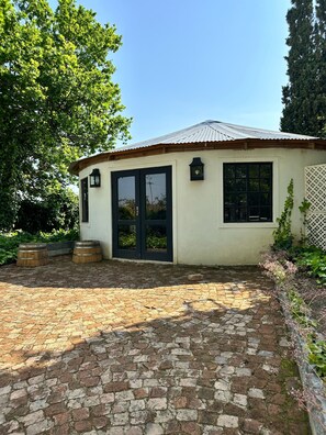 Chambre, 1 chambre, fumeurs, patio | Extérieur