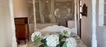 Room-honeymoon Stay at The James Family