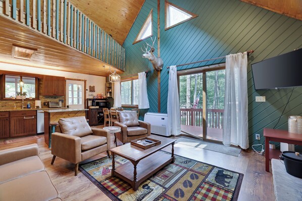 TV connectée, cheminée, jeux vidéo, baby-foot