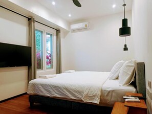 Apartment, Pool View | Peti besi dalam bilik, langsir/tirai gelap terus, Wi-fi percuma 