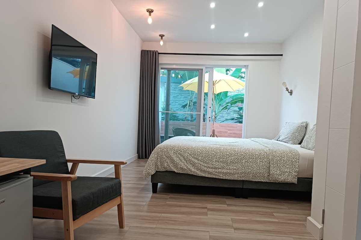 Room | In-room safe, blackout drapes, free WiFi