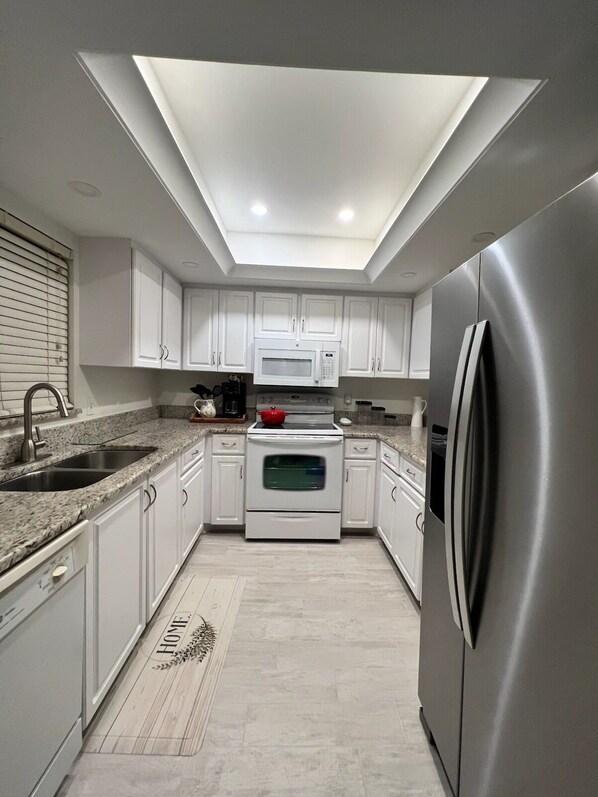 Private kitchen - 2-bedroom 2-bathroom condo in East Naples (Naples)