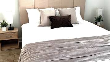 4 slaapkamers, een bureau, een strijkplank/strijkijzer, gratis wifi