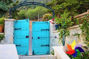 Property grounds - Charming 2-bedroom villa by the sea (Kaş)