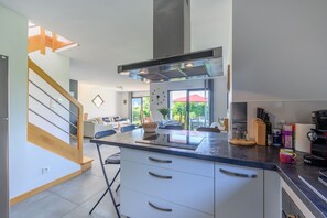 Refrigerador, microondas, horno, lavavajillas