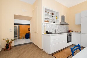 Geladeira, fogão, cooktop, chaleira elétrica