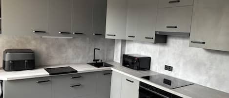 Fridge, microwave, oven, stovetop