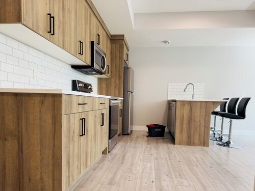 Modern 2-Bedroom Basement Suite for Rent in Prime Downtown Inglewood Location