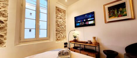 1 bedroom, iron/ironing board, free WiFi, bed sheets