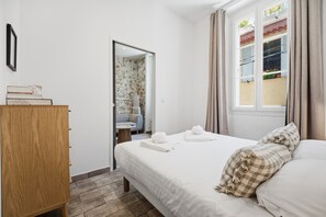 1 habitación, tabla de planchar con plancha, wifi gratis y ropa de cama