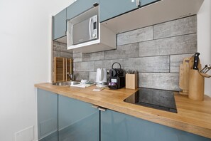 Fridge, microwave, coffee/tea maker, cookware/dishes/utensils