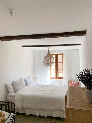 2 chambres, fer et planche à repasser, Wi-Fi gratuit, draps fournis