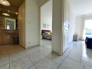 2 chambres, fer et planche à repasser, Wi-Fi gratuit, draps fournis