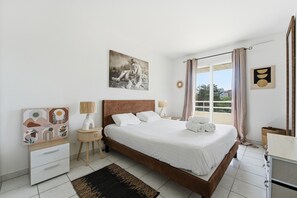 2 bedrooms, iron/ironing board, free WiFi, bed sheets - Le Soleau Méditerranéen - Proche Port avec Parking (Antibes)