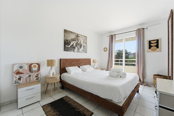 2 bedrooms, iron/ironing board, free WiFi, bed sheets
