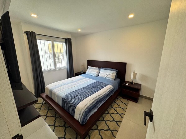 3 bedrooms, iron/ironing board, WiFi, bed sheets