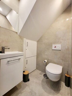 Sèche-cheveux, serviettes fournies