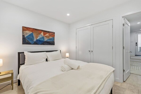 1 bedroom, iron/ironing board, WiFi, bed sheets - Bloomingdale Garden Home 1BR | Private Entry + W/D (Washington)