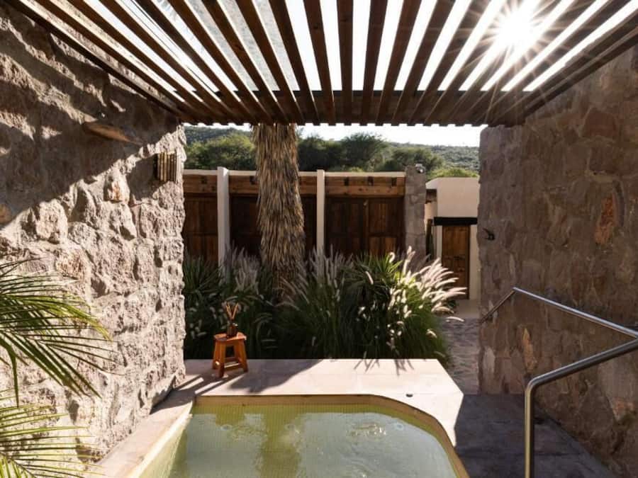 Baño turco, masajes con piedras calientes, tratamientos faciales