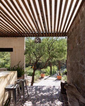 Ruang uap, pijat dengan batu panas, perawatan wajah, dan refleksiologi