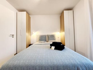 1 chambre, fer et planche à repasser, accès au Wi-Fi (inclus)