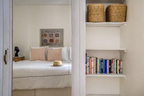 2 quartos, ferros/tábuas de passar roupa, Wi-Fi de cortesia