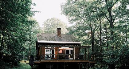 Private 3-bedroom cabin with WiFi and backyard!