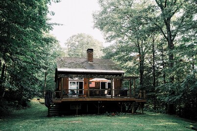 Private 3-bedroom cabin with WiFi and backyard!