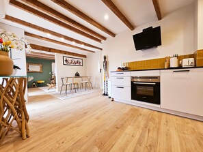 Kühlschrank, Mikrowelle, Ofen, Geschirrspüler