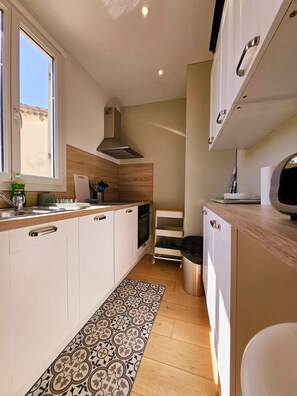 Fridge, microwave, oven, dishwasher