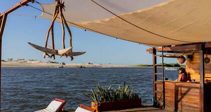 Yara Floating Villa Floating Inn