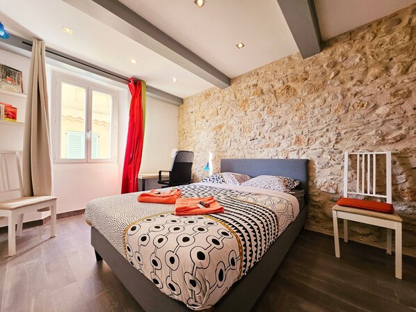 3 bedrooms, iron/ironing board, free WiFi, bed sheets