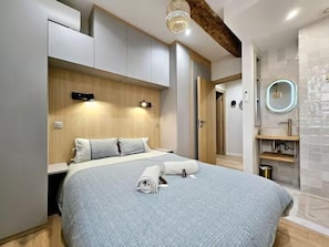 2 bedrooms, iron/ironing board, free WiFi, bed sheets