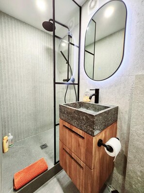 ヘアドライヤー、タオル