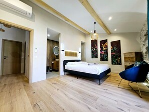 3 bedrooms, iron/ironing board, free WiFi, bed sheets - Le Dotec Méditerranéen - Triplex dans le Vieil Antibes (Antibes)