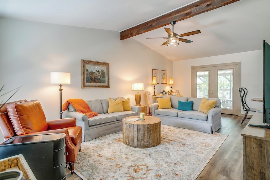 Robin House With Two Master Suites! - Joshua, TX